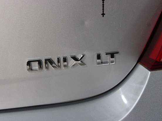 CHEVROLET-ONIX-2014