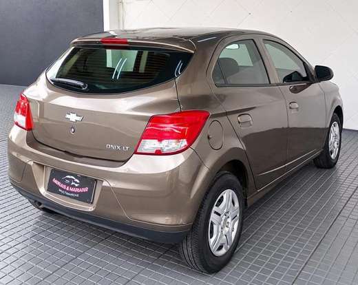 CHEVROLET-ONIX-1.0 MPFI LT 8V FLEX 4P MANUAL CHEVROLET-ONIX-2014