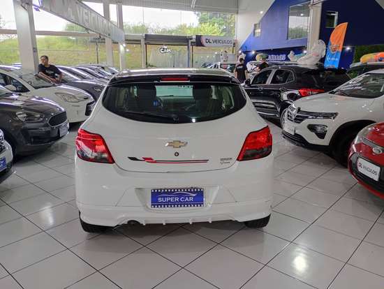 CHEVROLET-ONIX-2015