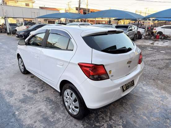 CHEVROLET-ONIX-2015