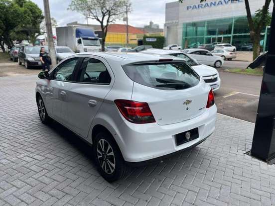 CHEVROLET-ONIX-2015