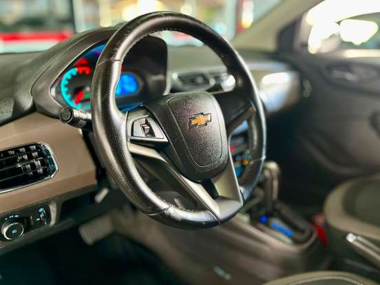 CHEVROLET-PRISMA-2013