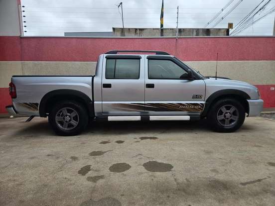 CHEVROLET-S10-2.4 MPFI RODEIO 4X2 CD 8V FLEX 4P MANUAL CHEVROLET-S10-2011