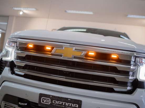 CHEVROLET-SILVERADO-5.3 V8 GASOLINA 1500 HIGH COUNTRY 4X4 AUTOMÁTICO CHEVROLET-SILVERADO-2025