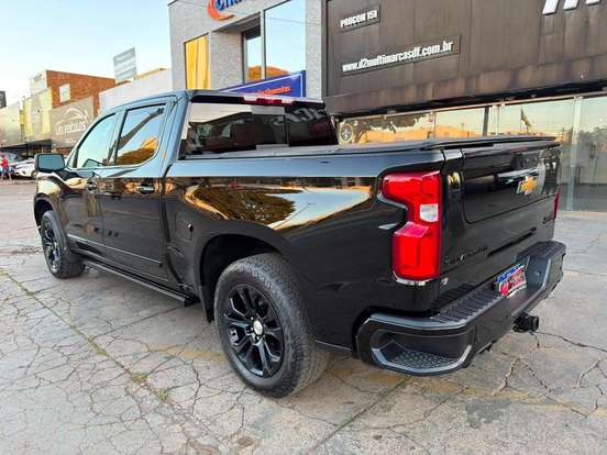 CHEVROLET-SILVERADO-5.3 V8 GASOLINA 1500 HIGH COUNTRY 4X4 AUTOMÁTICO CHEVROLET-SILVERADO-2025