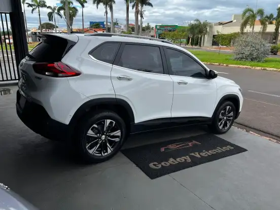 CHEVROLET-TRACKER-2023