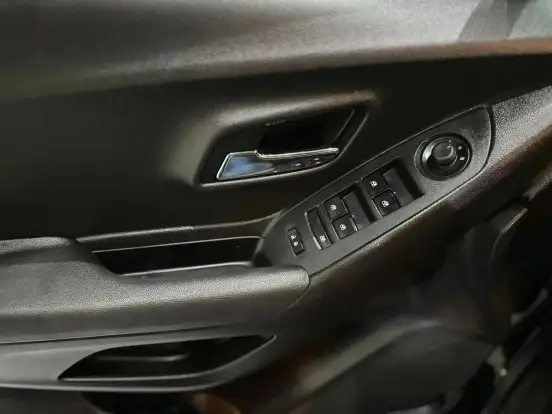 CHEVROLET-TRACKER-2017