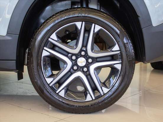 CHEVROLET-TRACKER-2025