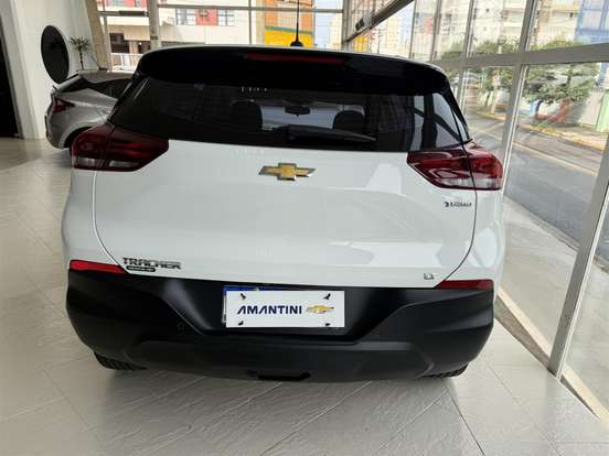 CHEVROLET-TRACKER-2023