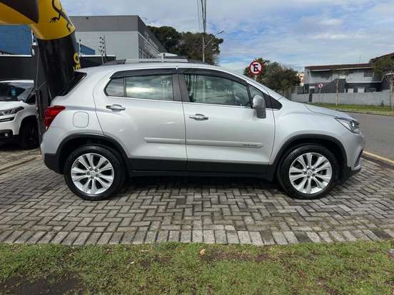 CHEVROLET-TRACKER-2019