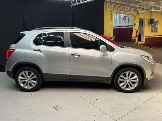 CHEVROLET-TRACKER-2017