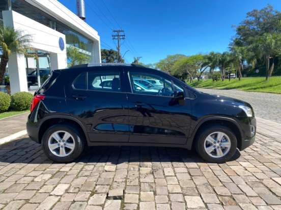 CHEVROLET-TRACKER-2016