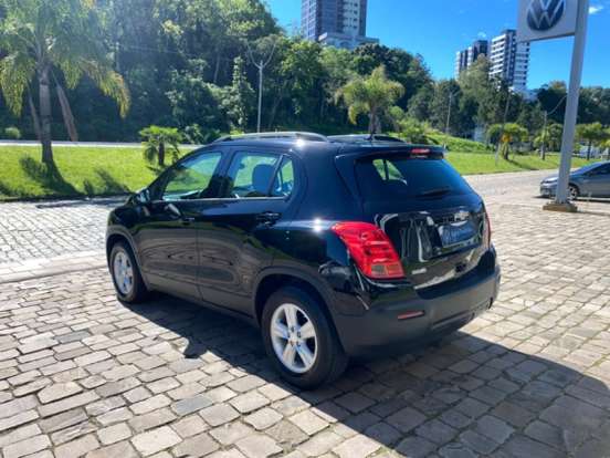 CHEVROLET-TRACKER-2016