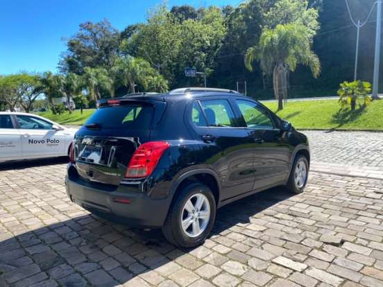 CHEVROLET-TRACKER-2016