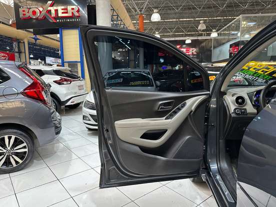 CHEVROLET-TRACKER-2015