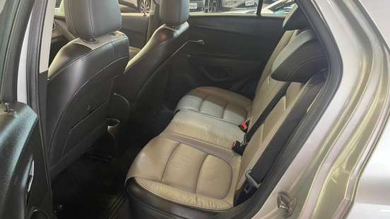 CHEVROLET-TRACKER-2015
