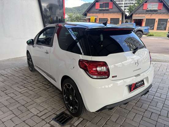 CITROËN-DS3-2012