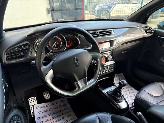 CITROËN-DS3-2012