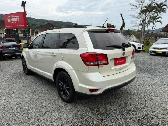 FIAT-FREEMONT-2.4 PRECISION 16V GASOLINA 4P AUTOMÁTICO FIAT-FREEMONT-2013