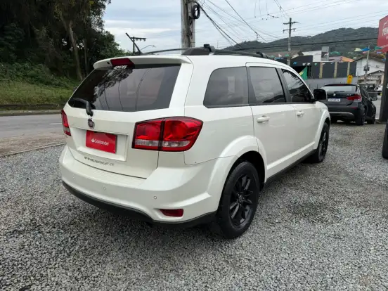 FIAT-FREEMONT-2.4 PRECISION 16V GASOLINA 4P AUTOMÁTICO FIAT-FREEMONT-2013