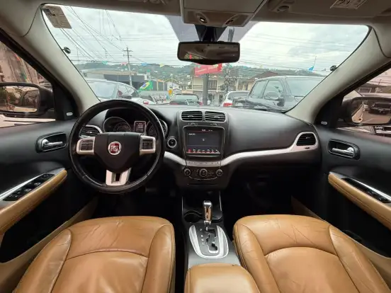 FIAT-FREEMONT-2.4 PRECISION 16V GASOLINA 4P AUTOMÁTICO FIAT-FREEMONT-2013