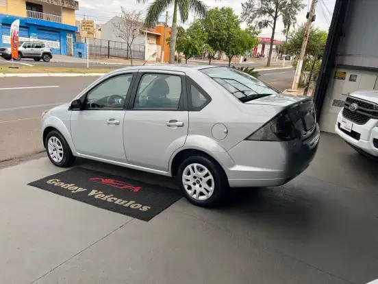 FORD-FIESTA-1.6 ROCAM SEDAN 8V FLEX 4P MANUAL FORD-FIESTA-2013