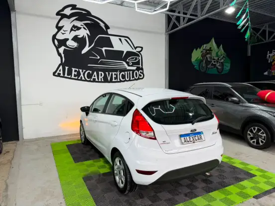 FORD-FIESTA-2014
