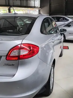 FORD-FIESTA-2010