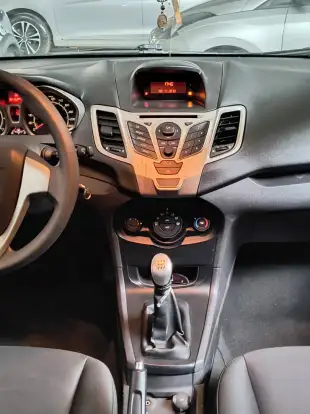 FORD-FIESTA-2010