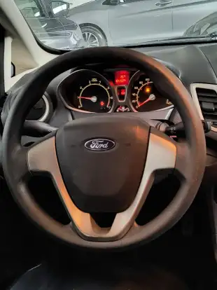 FORD-FIESTA-2010
