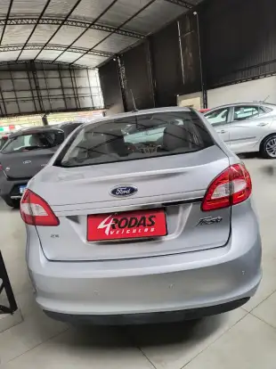FORD-FIESTA-2010