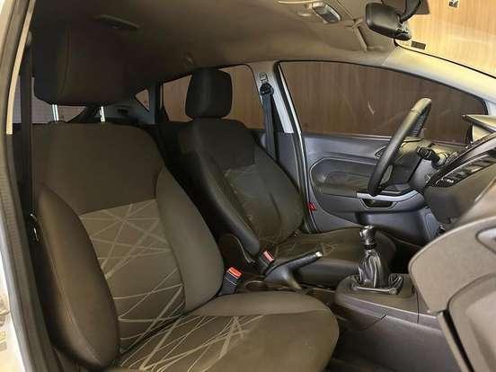 FORD-FIESTA-2015