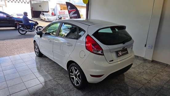 FORD-FIESTA-2015