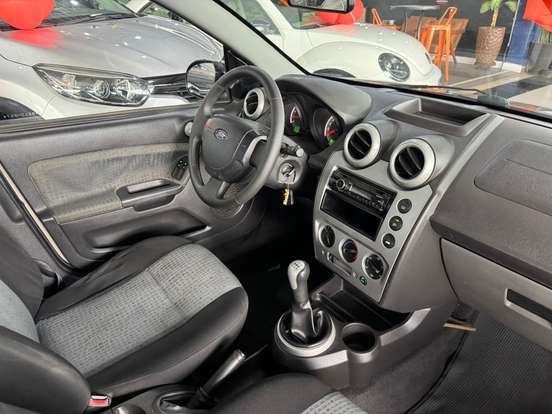 FORD-FIESTA-2010