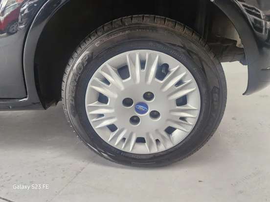FORD-FIESTA-2013