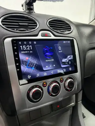 FORD-FOCUS-2011