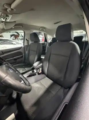 FORD-FOCUS-2011