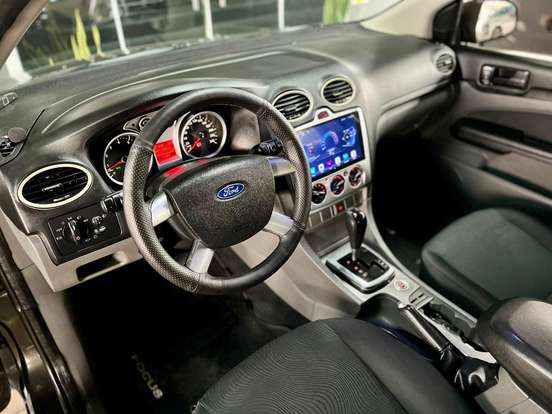FORD-FOCUS-2011