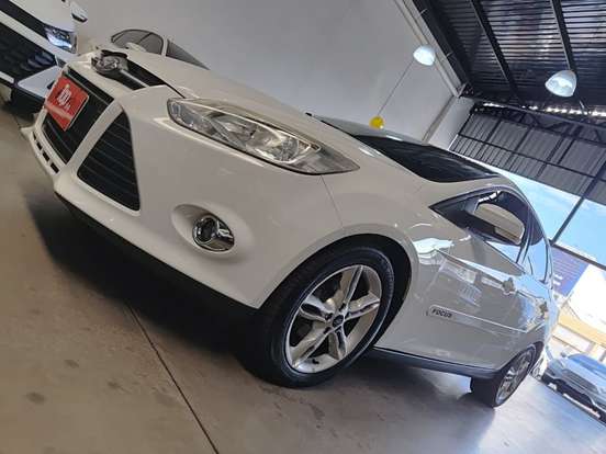 FORD-FOCUS-2014