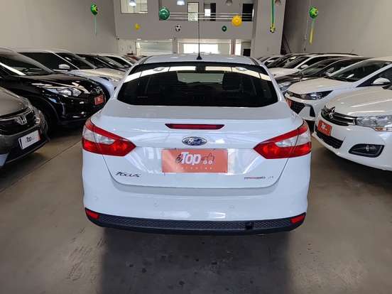 FORD-FOCUS-2.0 SE PLUS SEDAN 16V FLEX 4P AUTOMÁTICO FORD-FOCUS-2014