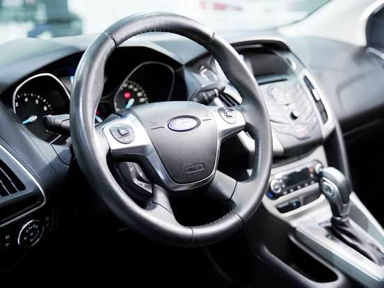 FORD-FOCUS-2.0 SE SEDAN 16V FLEX 4P POWERSHIFT FORD-FOCUS-2013