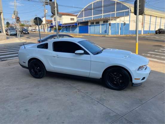 FORD-MUSTANG-2010