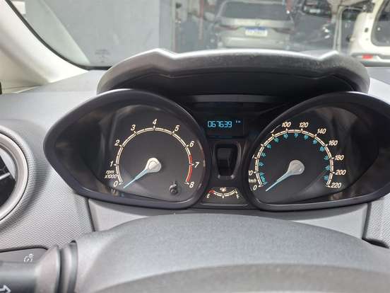 FORD-FIESTA-2014