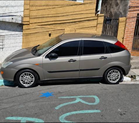 FORD FOCUS 1.8 GLX 16V GASOLINA 4P MANUAL