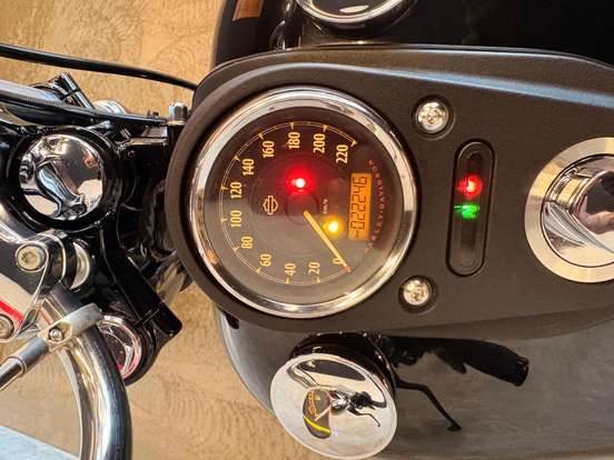 HARLEY-DAVIDSON-DYNA STREET BOB-2016