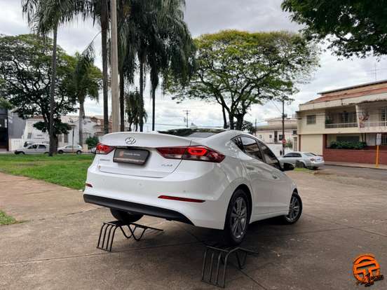 HYUNDAI-ELANTRA-2.0 16V FLEX 4P AUTOMÁTICO HYUNDAI-ELANTRA-2017