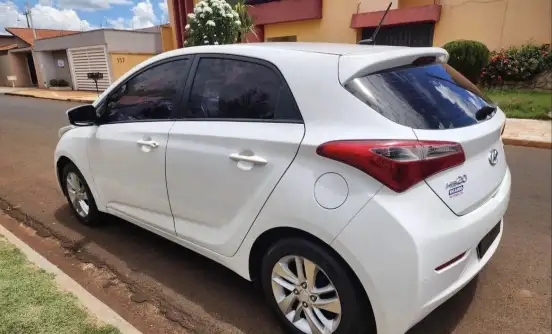 HYUNDAI-HB20-2013