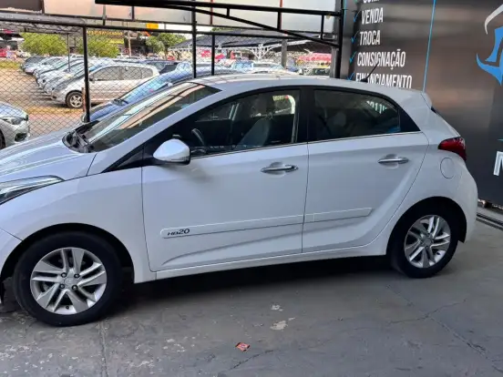 HYUNDAI-HB20-1.6 PREMIUM 16V FLEX 4P AUTOMÁTICO HYUNDAI-HB20-2014