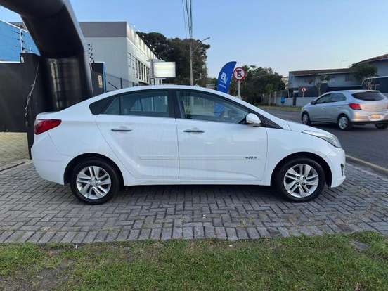 HYUNDAI-HB20S-2015