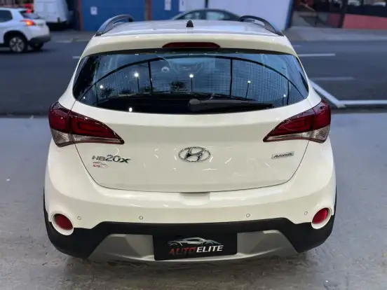 HYUNDAI-HB20X-2015